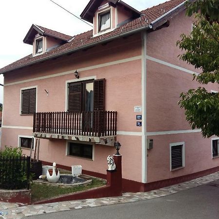 Rooms Mostanje 카를로바츠 외부 사진