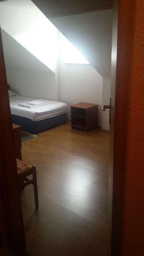 Rooms Mostanje 카를로바츠 외부 사진